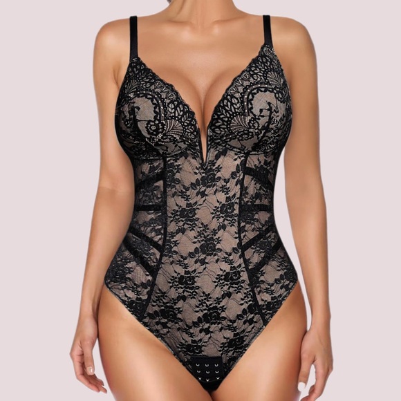Elegant Black Lace Shapewear Bodysuit - Picture 1 of 8
